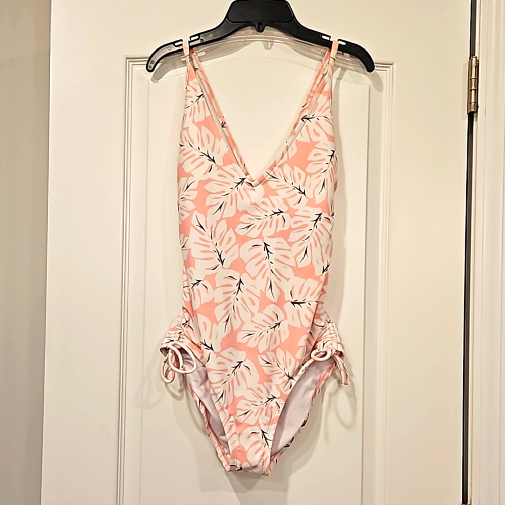 Target Kona Sol swimsuit size M